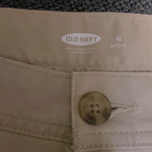 Old Navy Tan women’s cotton khaki trouser. Size 4P Wide leg - Picture 3 of 3